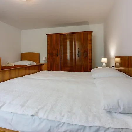 House Annie Drivenik